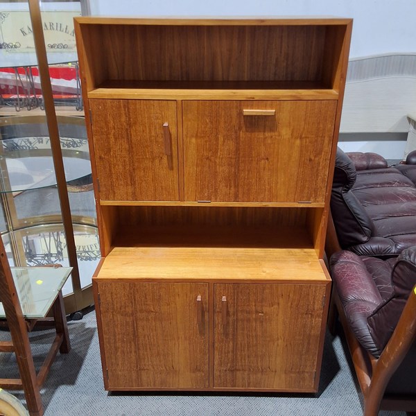 Lot 421 - SIDEBOARD