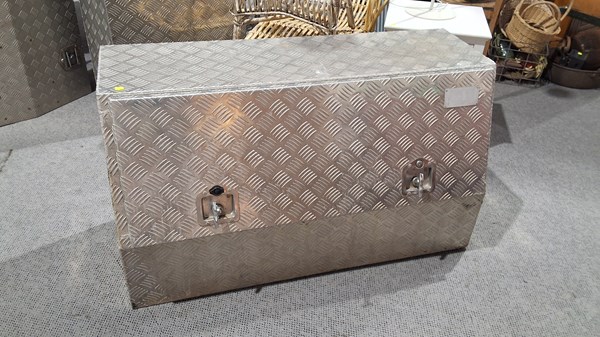 Lot 352 - UTE TOOL BOX