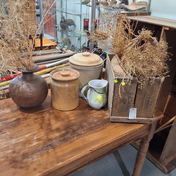 Lot 289 - POTTERY LOT