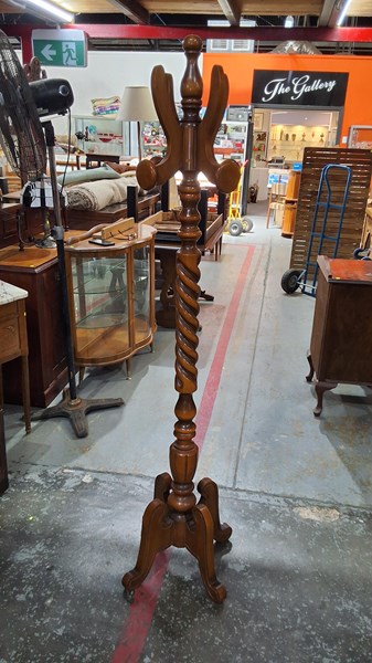Lot 208 - COAT STAND