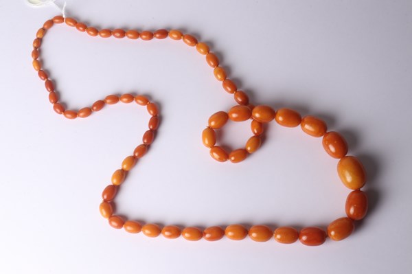 Lot 1013 - BEAD NECKLACE