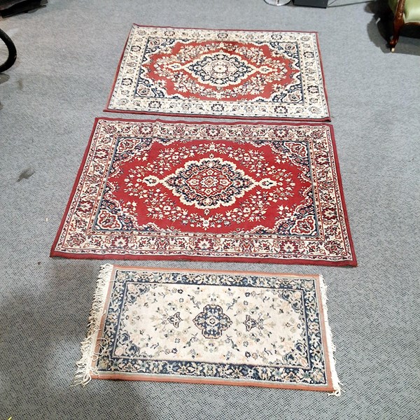 Lot 440 - RUG LOT