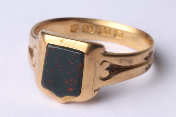 Lot 1006 - GOLD RING