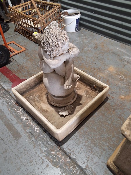 Lot 652 - STATUE