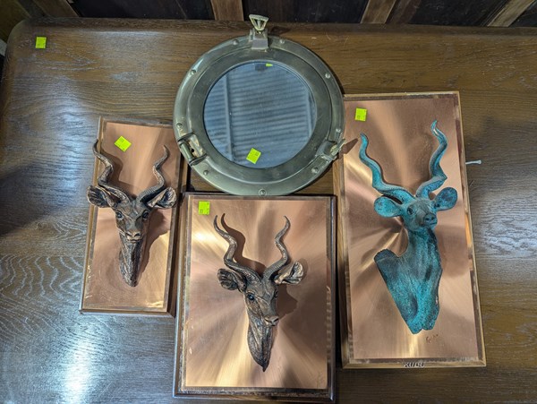 Lot 74 - METAL DECOR