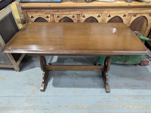 Lot 281 - DINING TABLE