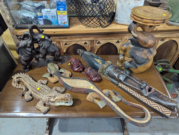 Lot 222 - ORIENTAL DECOR