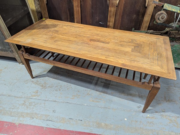 Lot 282 - COFFEE TABLE