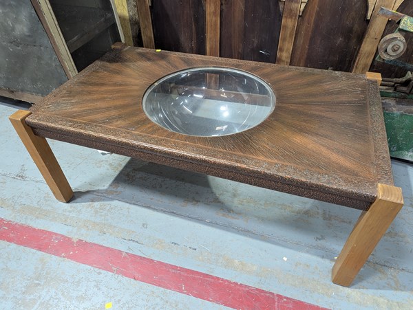Lot 516 - COFFEE TABLE