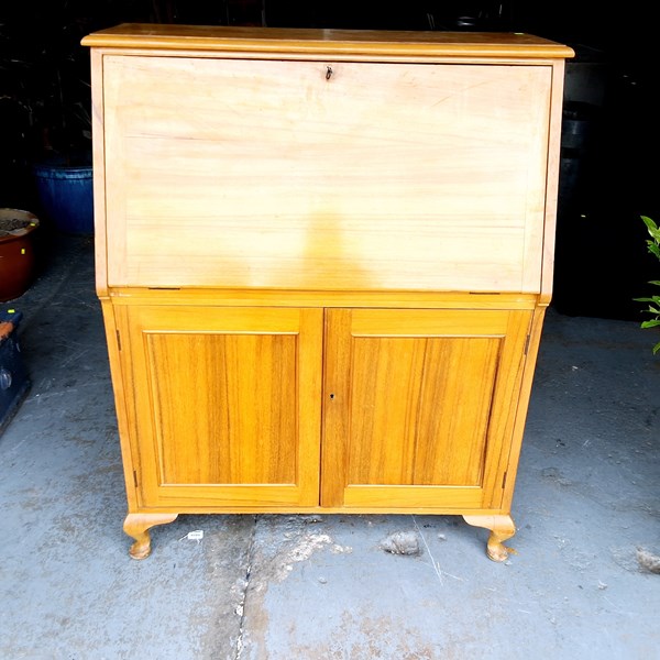 Lot 491 - BUREAU DESK