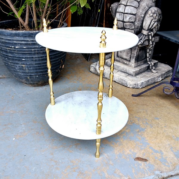 Lot 640 - PETITE MARBLE TABLE