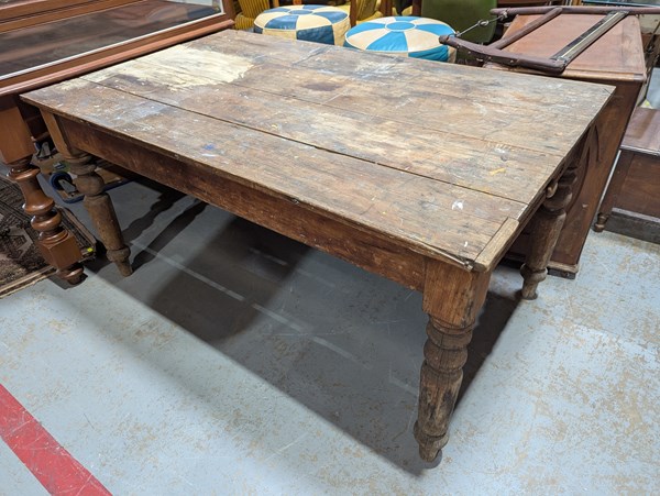 Lot 522 - FARMHOUSE TABLE