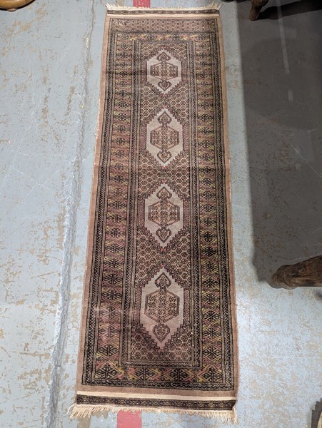 Lot 447 - ENTRANCE RUG