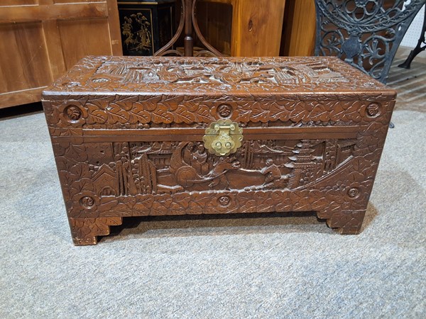 Lot 122 - CAMPHORWOOD TRUNK