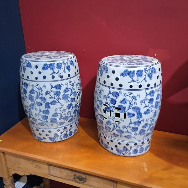 Lot 631 - STOOLS