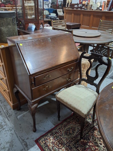 Lot 98 - BUREAU & CHAIR