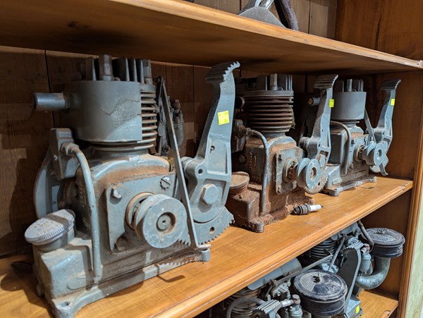 Lot 300 - STATIONARY ENGINES