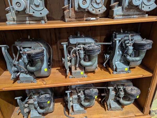 Lot 301 - STATIONARY ENGINES