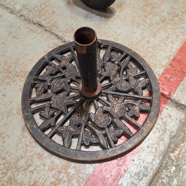 Lot 523 - UMBRELLA STAND