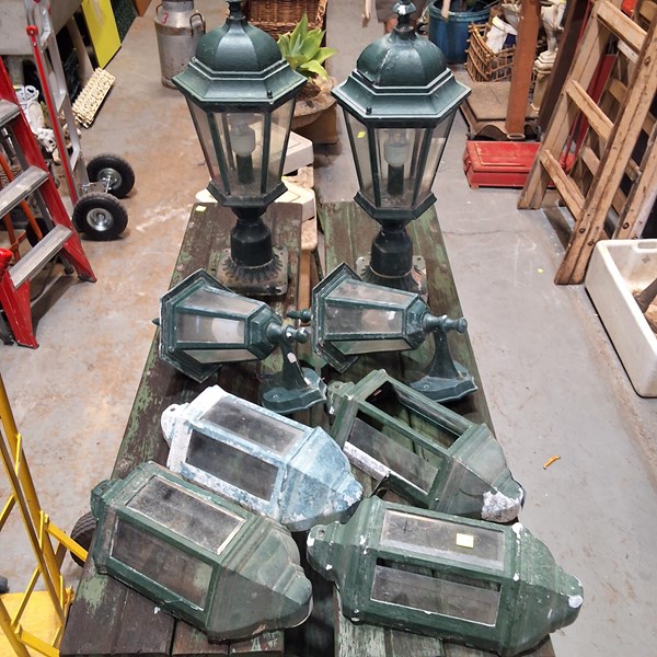 Lot 613 - GARDEN LIGHTS