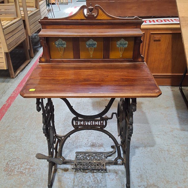 Lot 561 - HALL TABLE