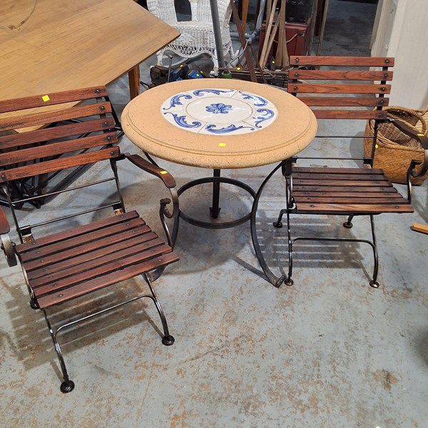 Lot 584 - PATIO SET