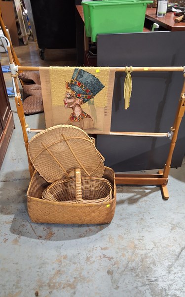 Lot 558 - LOOM AND CANE