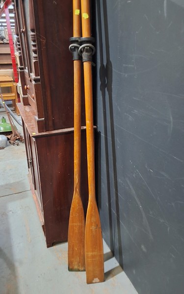 Lot 519 - OARS