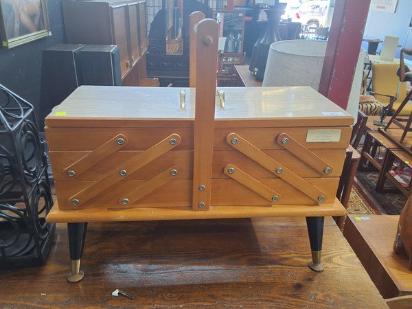 Lot 492 - SEWING CADDY
