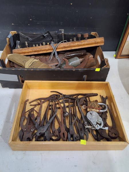 Lot 319 - TOOLS