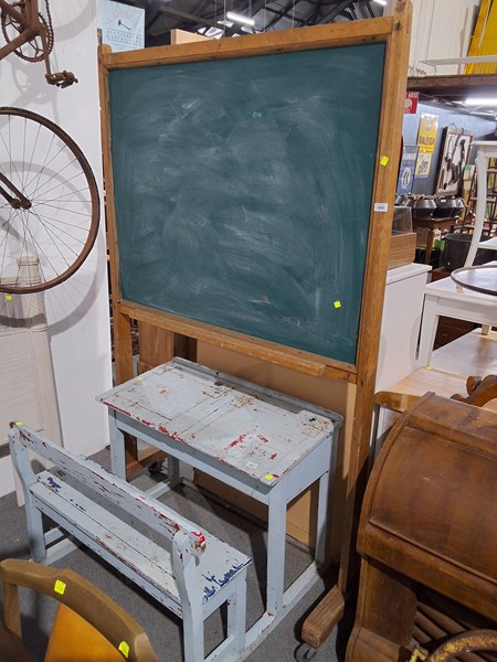 Lot 400 - SCHOOL BLACKBOARD
