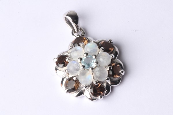 Lot 1019 - SILVER PENDANT