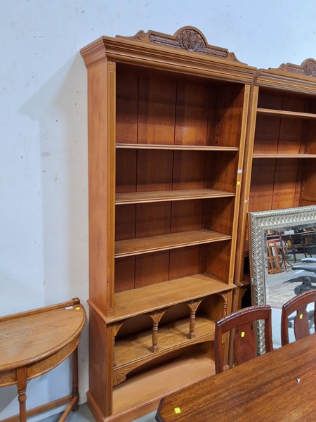 Lot 374 - BOOKSHELF