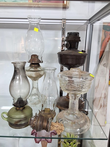 Lot 1391 - KEROSENE LAMPS