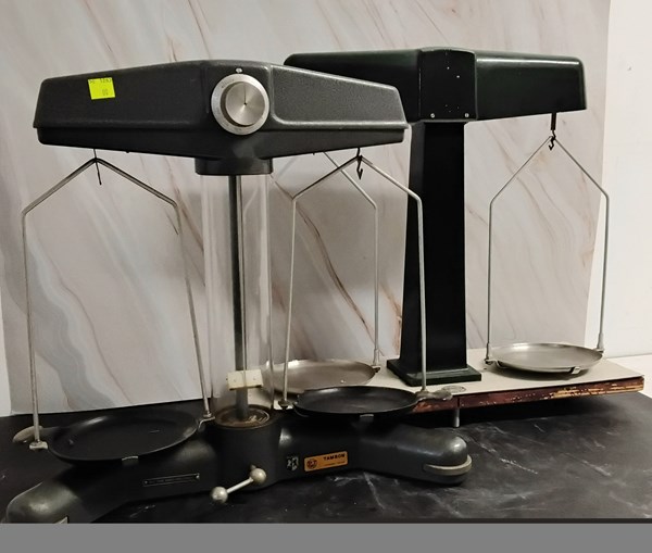 Lot 1401 - SCALES