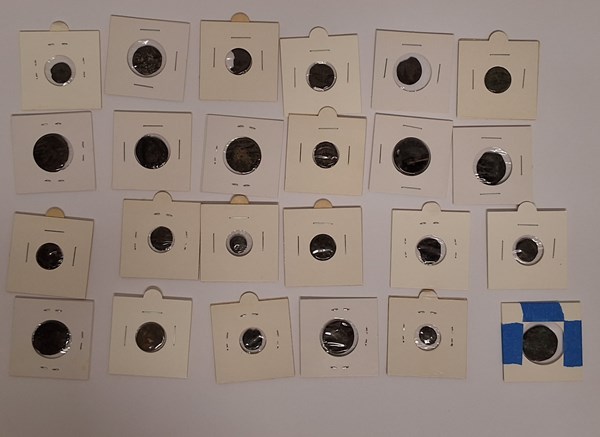Lot 1058 - ROMAN COINS