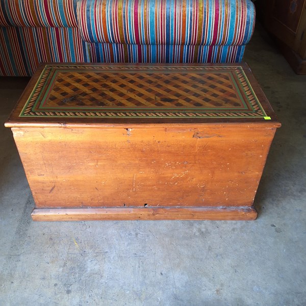 Lot 90 - TRUNK