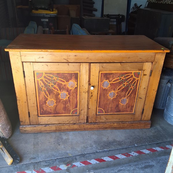 Lot 171 - CUPBOARD