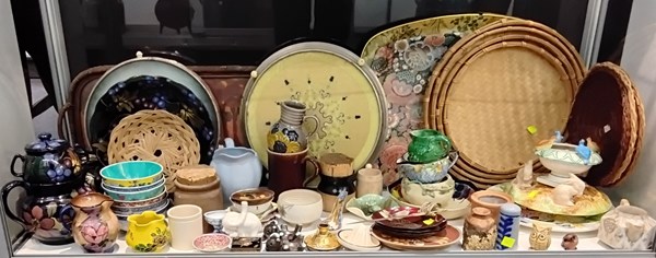 Lot 1317 - CHINA, POTTERT AND TRAYS