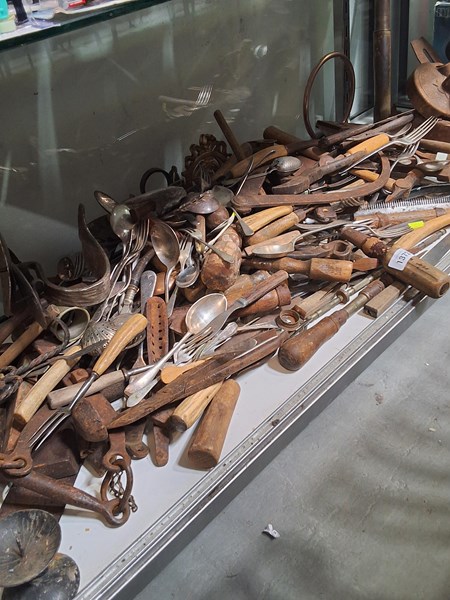 Lot 1372 - RUSTIC SUNDRIES