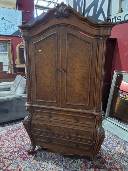 Lot 29 - ARMOIRE