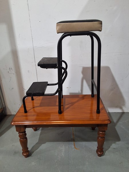 Lot 243 - STOOL & TABLE