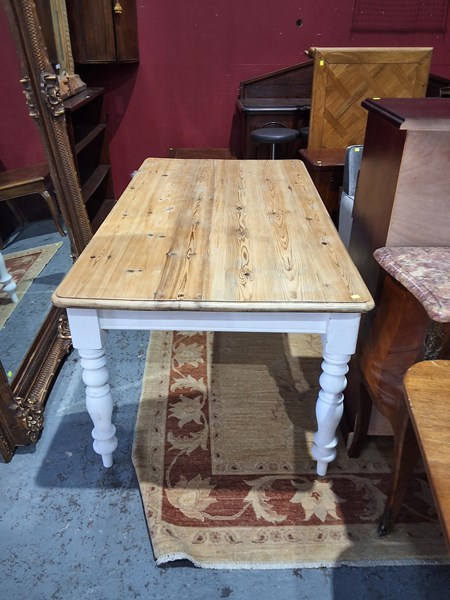 Lot 408 - KITCHEN TABLE