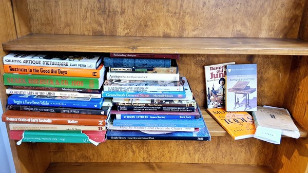 Lot 1374 - BOOKS ABOUT ANTIQUES