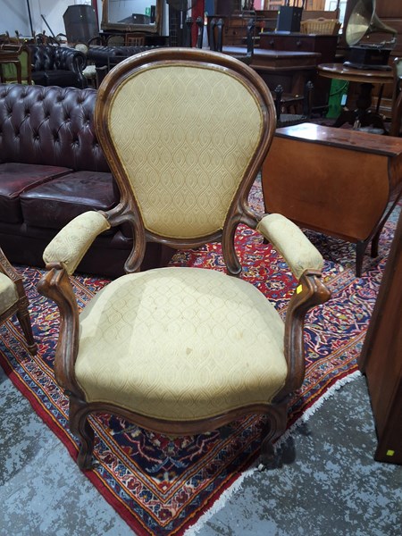 Lot 16 - ARMCHAIR