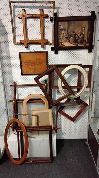 Lot 1241 - FRAMES