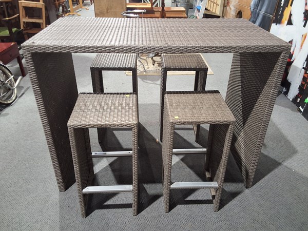 Lot 415 - OUTDOOR BAR SUITE