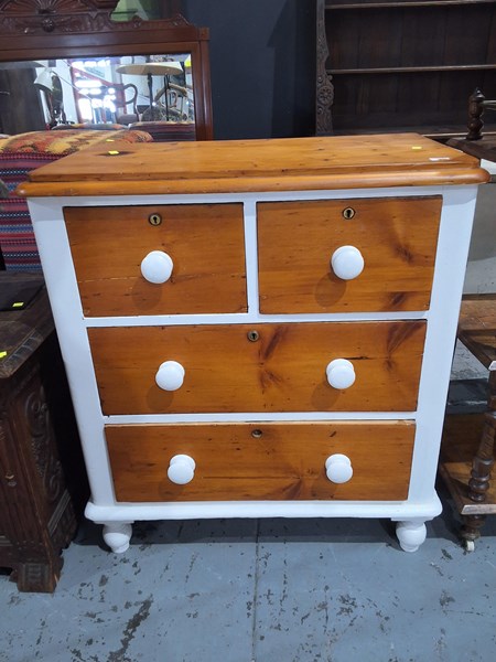 Lot 169 - CHEST OF DRAWERS