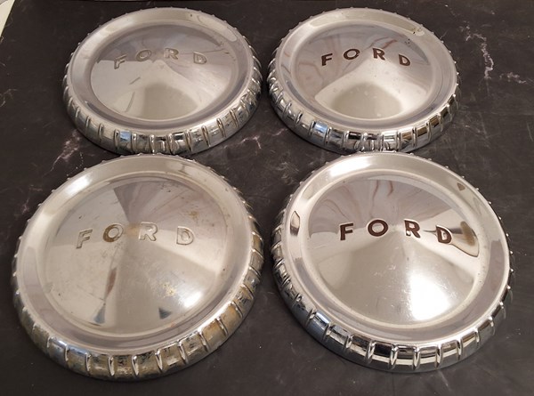 Lot 1335 - HUBCAPS