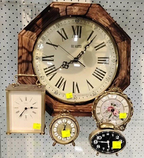 Lot 1244 - CLOCKS